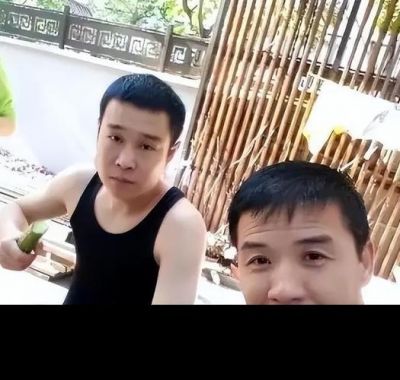 关小平：从农村艺人到酒业巨头，逆境中的奋斗传奇-第1张图片-九妖电影