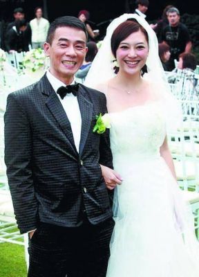 应采儿与陈小春：揭秘他们甜蜜爱情背后的故事-第1张图片-九妖电影