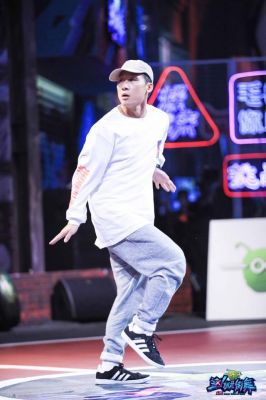 小鸡个人资料揭秘：这就是街舞3最搞笑舞者的魅力与实力-第1张图片-九妖电影