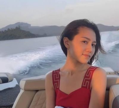 蔚雨芯从香港小姐到美容品牌创办，性感蜕变引热议-第1张图片-九妖电影