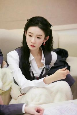 张艺凡：从单亲家庭到舞台女神，探寻她的成长故事与家境背景-第1张图片-九妖电影