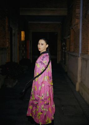 张柏芝44岁穿搭秘籍：极简黑色时尚，展现成熟魅力-第1张图片-九妖电影