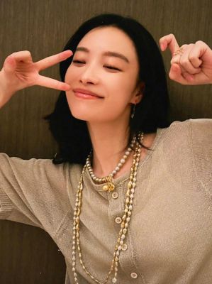 倪妮出道13周年：庆祝风采与青春永驻的美丽瞬间-第1张图片-九妖电影