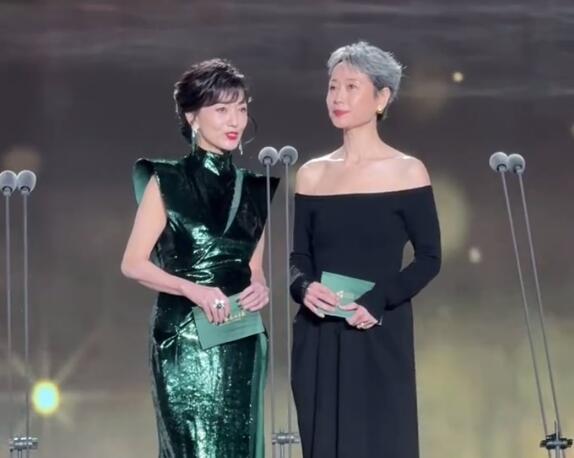 叶童赵雅芝同台颁奖 “白娘子”和“许仙”再合体-第1张图片-九妖电影