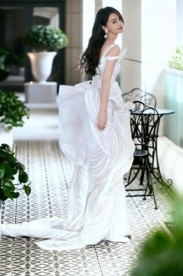 Angelababy新动态：冬日时尚显少女感，期待她复出带来精彩作品-第1张图片-九妖电影