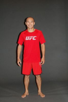 张铁泉孤身赴日参赛，UFC第一人背后的感人故事揭秘-第1张图片-九妖电影