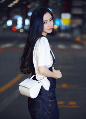 杨颖美黑旧照曝光：健康小麦肤色引发网友热议-第1张图片-九妖电影