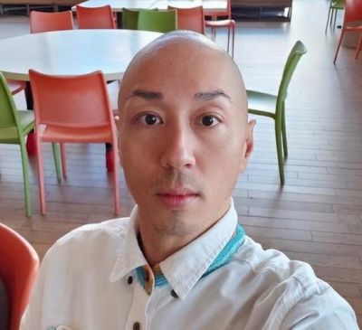 何远东演艺寒冬：无剧可拍转行教书，生活依旧精彩-第1张图片-九妖电影