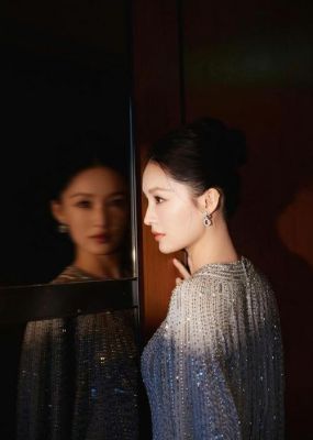 李沁红毯颜值回春，任敏公主风惊艳，明星盛典造型大揭秘-第1张图片-九妖电影
