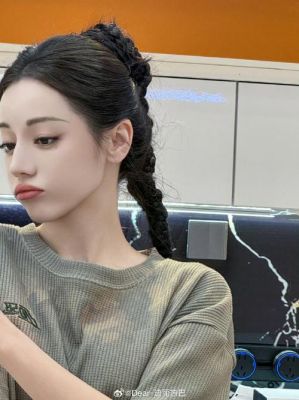 迪丽热巴俏皮美照引热议，网友纷纷点赞她的少女感与魅力-第1张图片-九妖电影