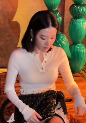 郭晶晶上海活动：从紧张到自信，谦卑展现女性力量-第1张图片-九妖电影