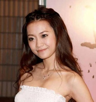 余香凝2024获金像奖影后，却曝流产悲剧，网友热议人生起伏-第1张图片-九妖电影