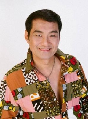 港星走穴现状：7位明星齐聚乡镇寿宴，务实演出引热议-第1张图片-九妖电影
