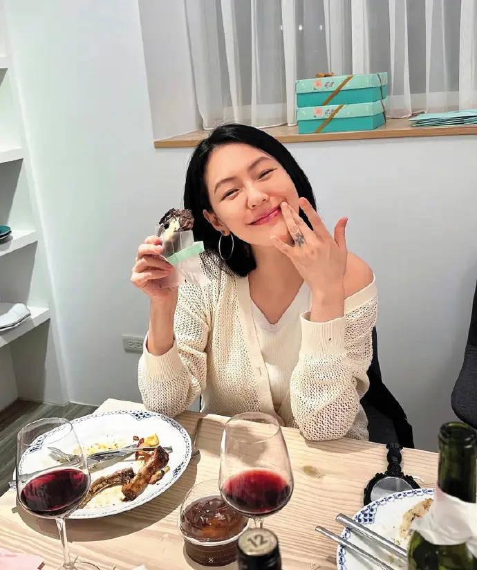 小S被曝肝脏出问题 S妈否认：没这回事-第1张图片-九妖电影