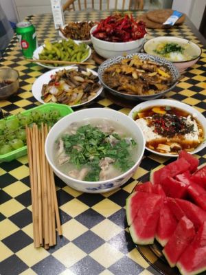 张兆辉家庭幸福，女儿张卓姿展现迷人魅力与独立才华-第1张图片-九妖电影