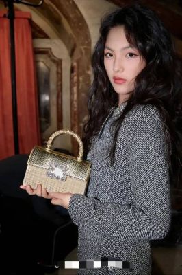 李湘晒王诗龄与章泽天合影，15岁少女竟胜31岁少妇的成熟魅力-第1张图片-九妖电影