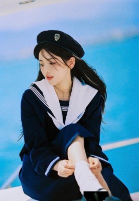 杨超越分享九宫格美照，青春气息满满，网友热议-第1张图片-九妖电影