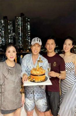 吕良伟春节温馨合影：家庭团圆，慈父风范尽显-第1张图片-九妖电影