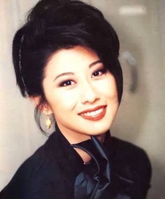 林子祥前妻吴正元生活幸福，新年全家福温馨分享-第1张图片-九妖电影