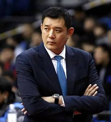 巩晓彬的篮球生涯与情感历程：从初恋到幸福婚姻解析-第1张图片-九妖电影