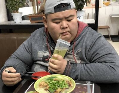 王浩信内地发展顺利，健身成果引关注，婚姻状态成网友热议话题-第1张图片-九妖电影