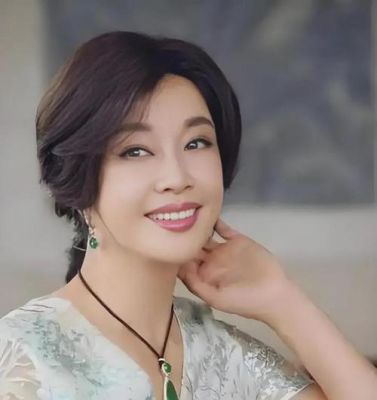 刘晓庆与妹妹刘晓红决裂，背后的家庭与亲情纠葛令人唏嘘-第1张图片-九妖电影