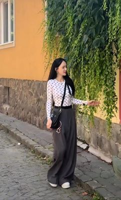 陈乔恩婚后时尚转型：展现独特魅力的大胆造型探索-第1张图片-九妖电影