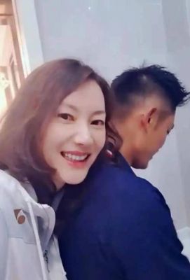林丹妻子谢杏芳陪读小羽，网球新生代训练近况曝光-第1张图片-九妖电影
