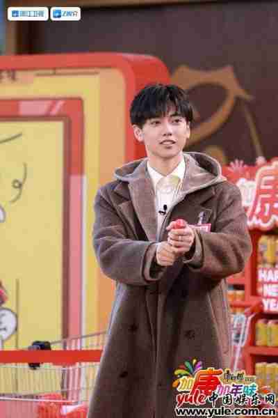 无限家族变身庙会摊主！《加康加年味3》解锁蛇年庙会攻略～（加康源贸易有限公司怎么样）-第7张图片-九妖电影