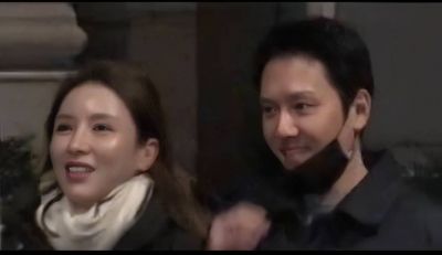 冯绍峰新恋情曝光神秘女子车内亲密瞬间引热议-第1张图片-九妖电影