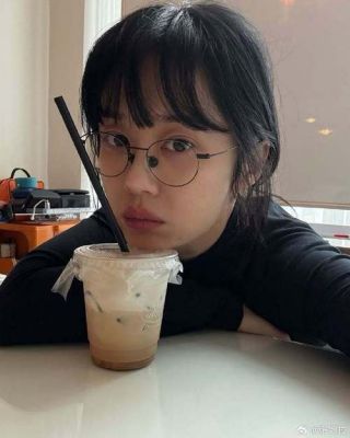 张娜拉分享美照，44岁依旧美丽动人，青春活力尽显-第1张图片-九妖电影