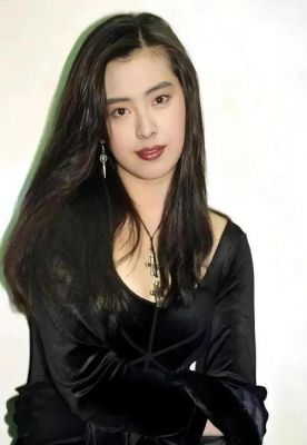王祖贤退圈20年，开设艾灸养生馆，重返生活新篇章-第1张图片-九妖电影