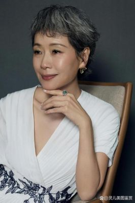 叶童优雅现身，分享不染白发保养秘诀与心态美-第1张图片-九妖电影