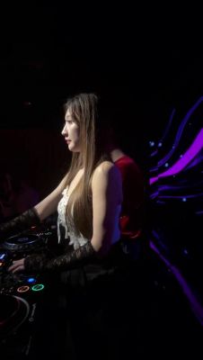 高清视频深度解析！夜色DJ版引发全网热议！-第1张图片-九妖电影