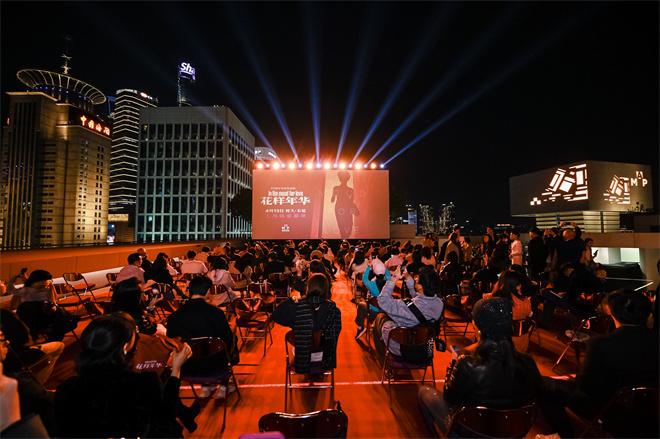 《花样年华》导演特别版落幕！感受王家卫的浪漫（王家卫电影花样年华经典台词）-第6张图片-九妖电影