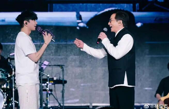 林俊杰晒与成龙同台照 两人将有合唱单曲-第1张图片-九妖电影