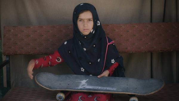 女孩的战地滑板课 Learning to Skateboard in a Warzone-第4张图片-九妖电影