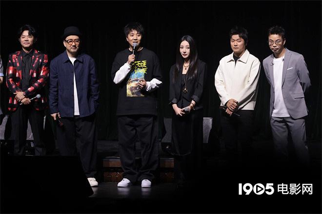 曾毅亮相《苍茫爱》首映嗨唱会 筷子兄弟惊喜合体（曾毅单独唱歌视频）-第2张图片-九妖电影
