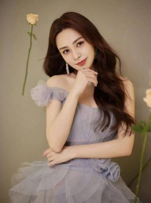 钟欣潼与陈冠希的旧照事件十年后，她的婚姻幸福依然被众人关注，网友却难以放下过去的纠葛-第1张图片-九妖电影