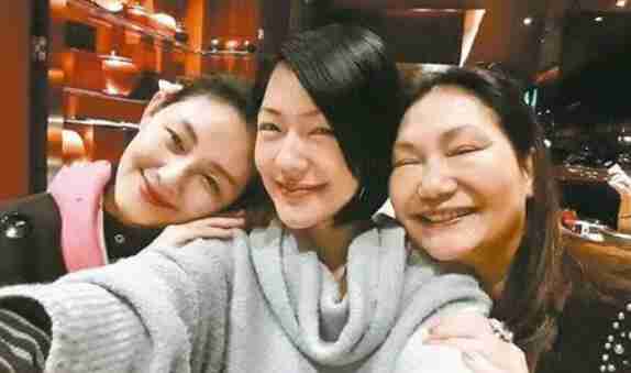 S妈回应“争遗产”传闻：我都七十岁了跟家人争什么-第1张图片-九妖电影