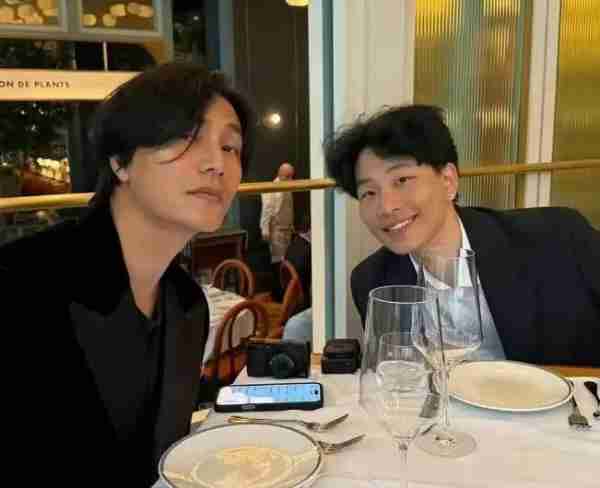 陈坤儿子陈尊佑大学毕业 父子俩合体晒照庆祝-第1张图片-九妖电影