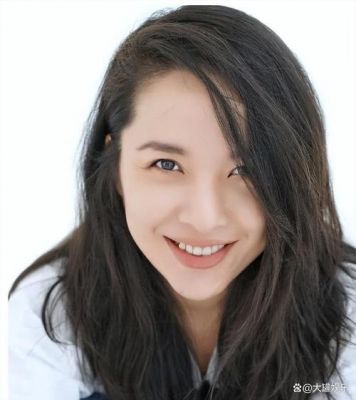 靳东李佳甜蜜爱情曝光，低调婚姻生活中的幸福瞬间和她的独特魅力揭秘-第1张图片-九妖电影