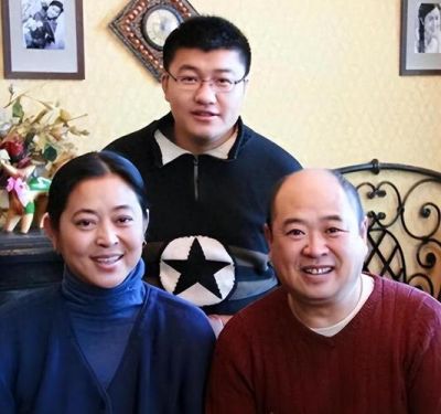 倪萍的三段婚姻经历与情感坎坷回顾：从初恋到再嫁，情感路途之艰辛-第1张图片-九妖电影