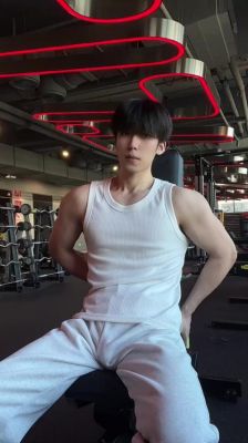 体育生室内操腹肌男视频 - 高能体操服白丝舞动展示   探索健身魅力 感受力量与美的结合-第1张图片-九妖电影