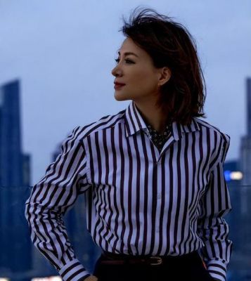 52岁董卿：从央视女神到生活自在，素颜与气质并存的真实转变-第1张图片-九妖电影