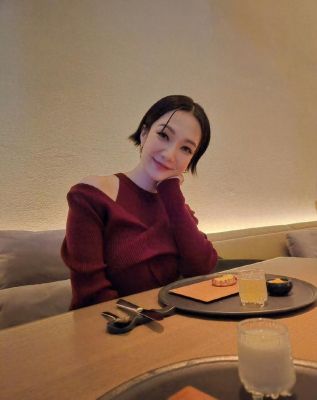 TVB前长腿女神即将生二胎，八个月孕肚照曝光，幸福生活令人羡慕-第1张图片-九妖电影