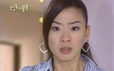 47岁洪小铃产后首度亮相，痛诉育儿挑战与父亲逝世的心碎经历-第1张图片-九妖电影