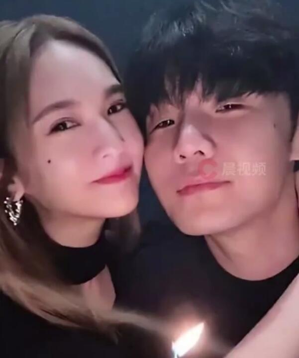 李荣浩艾特杨丞琳 连续11年发文为杨丞琳庆生-第1张图片-九妖电影