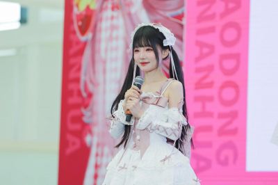 咬人猫现已成熟女性，关于其是否结婚的讨论让人关注，她的真实生活仍然笼罩在神秘之中-第1张图片-九妖电影
