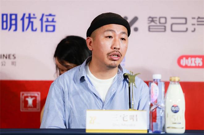 亚新奖评委见面会 董子健张子枫分享新人时期经历（董子健张艾嘉亲吻照）-第1张图片-九妖电影